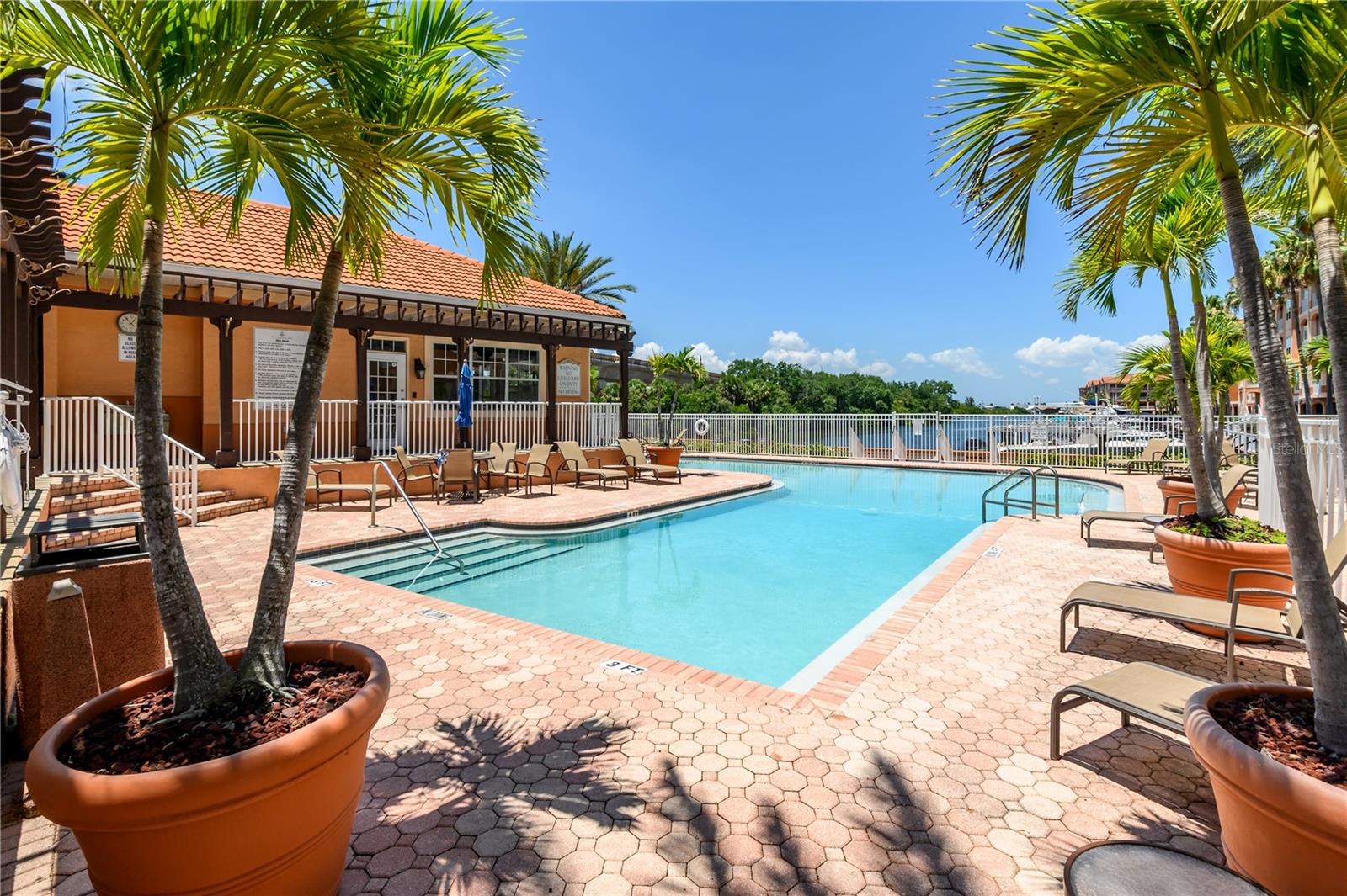CULBREATH KEY BAYSIDE CONDOMIN - Residential