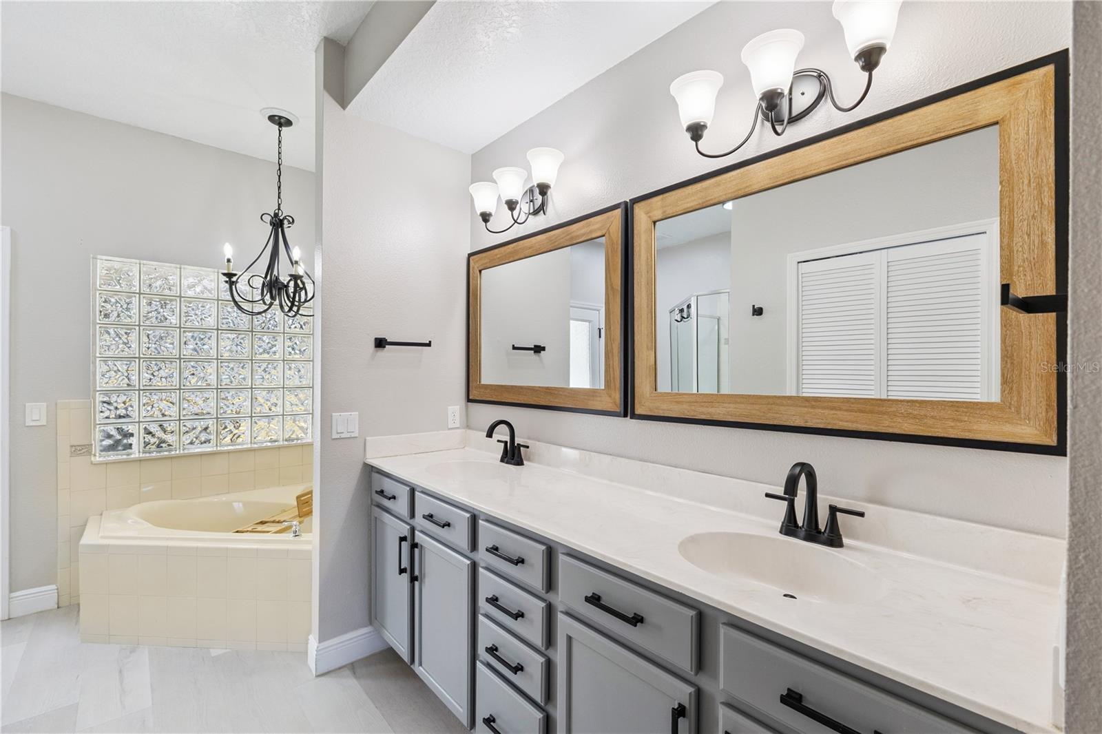 WESTWOOD HEIGHTS 18 17 30 - Residential