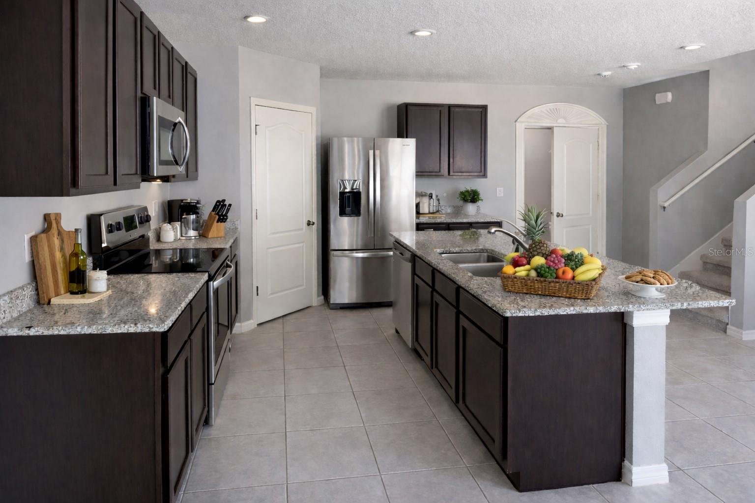 SU83MMERVIEW/WOLF CRK RDG PH 2 - Residential