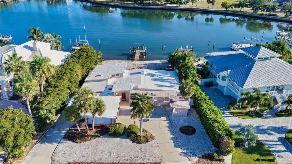 Photo of 355 S Shore Drive, Sarasota, FL 34234 (MLS # A4697839)