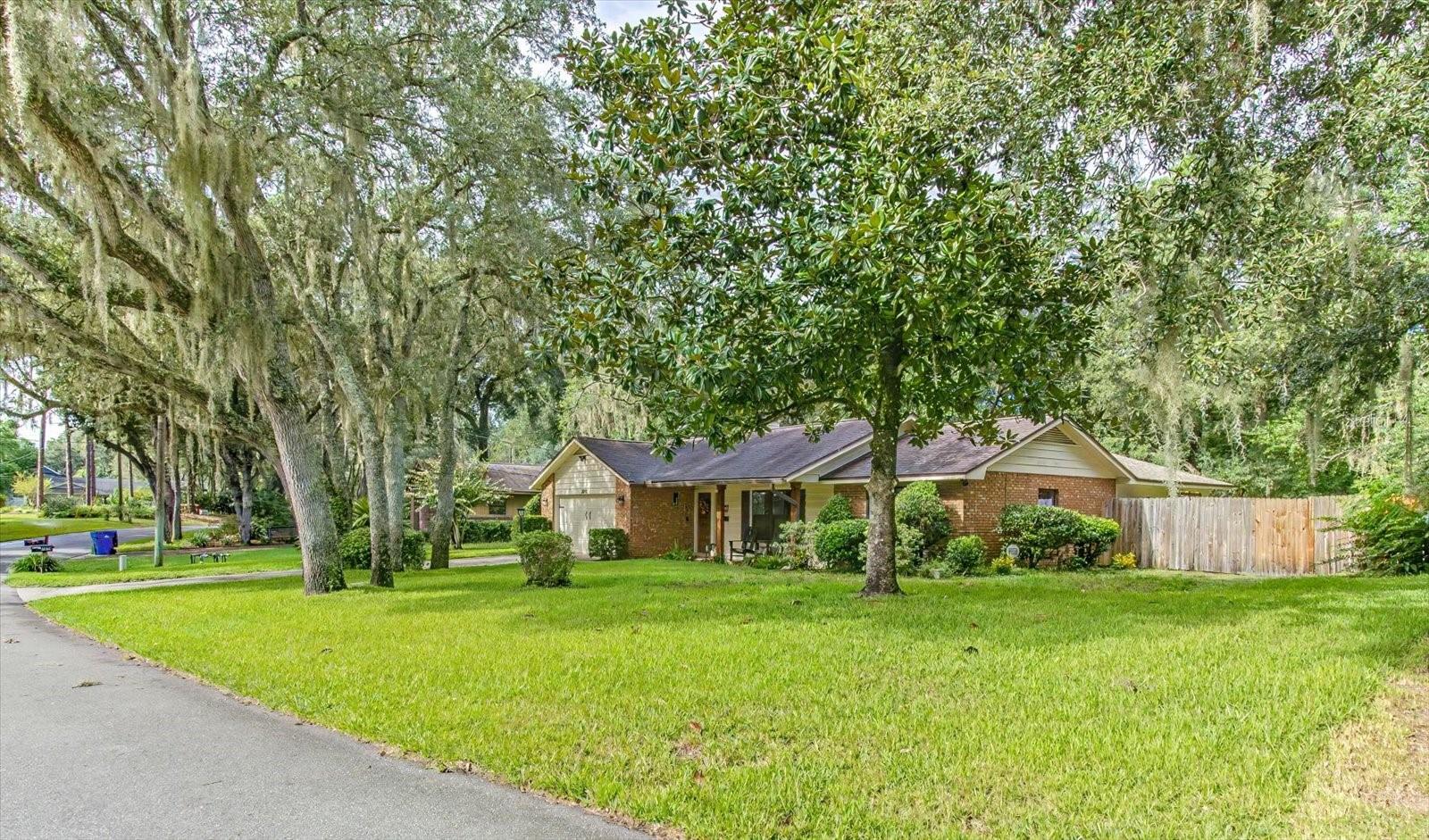 2040 LARCHMONT DRIVE