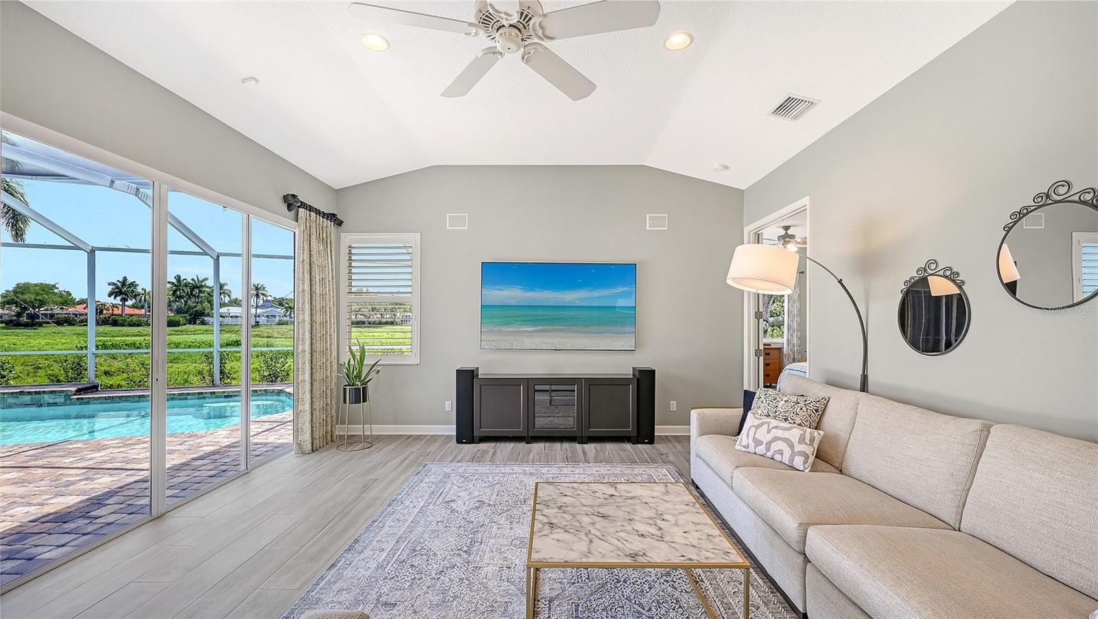 THE HAMPTONS - Residential