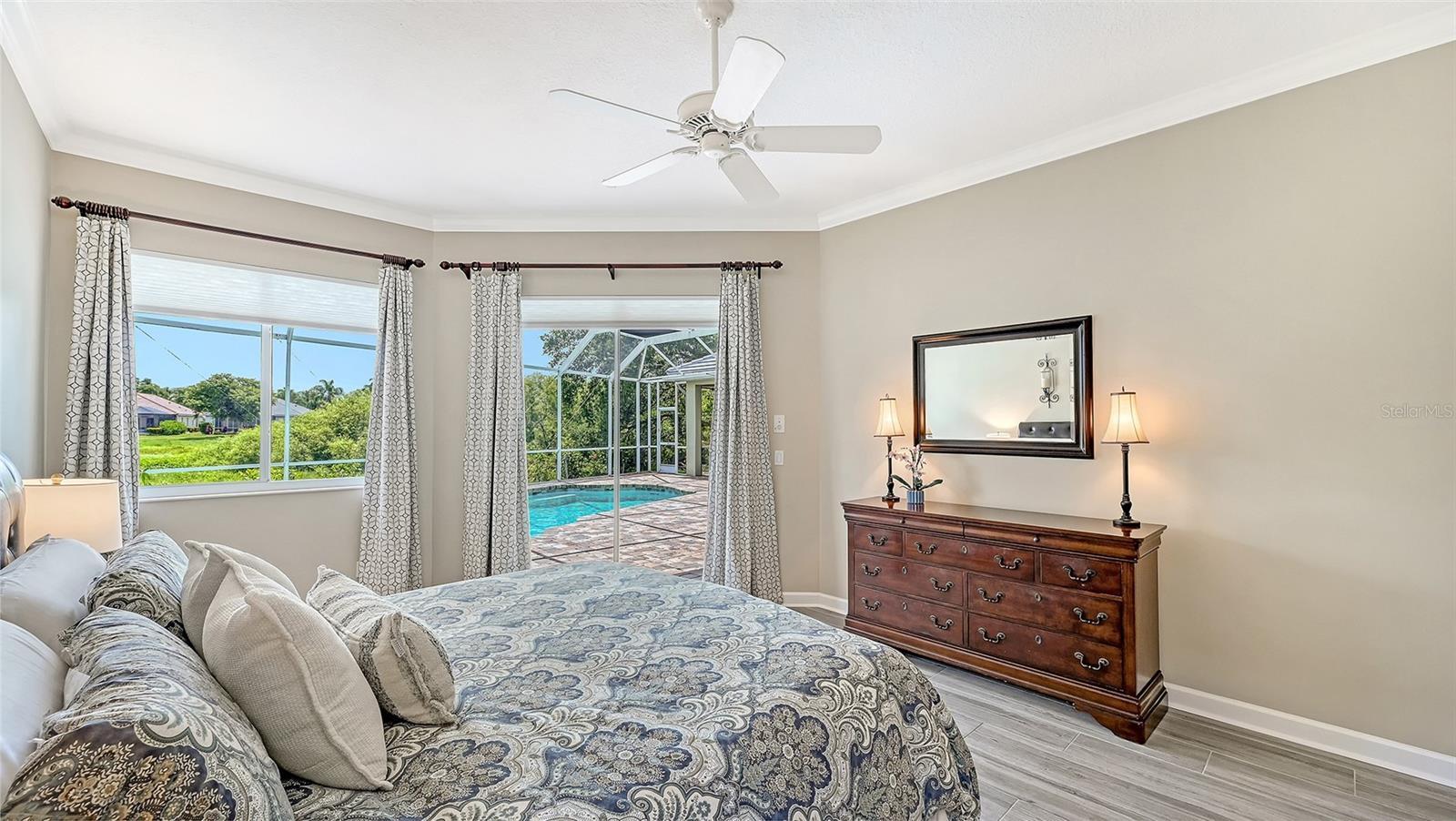 THE HAMPTONS - Residential