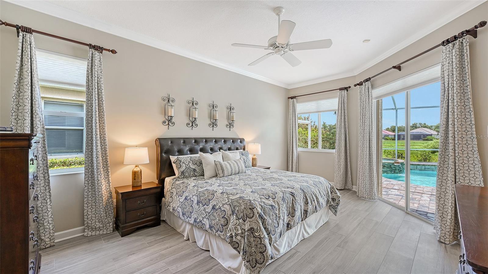 THE HAMPTONS - Residential