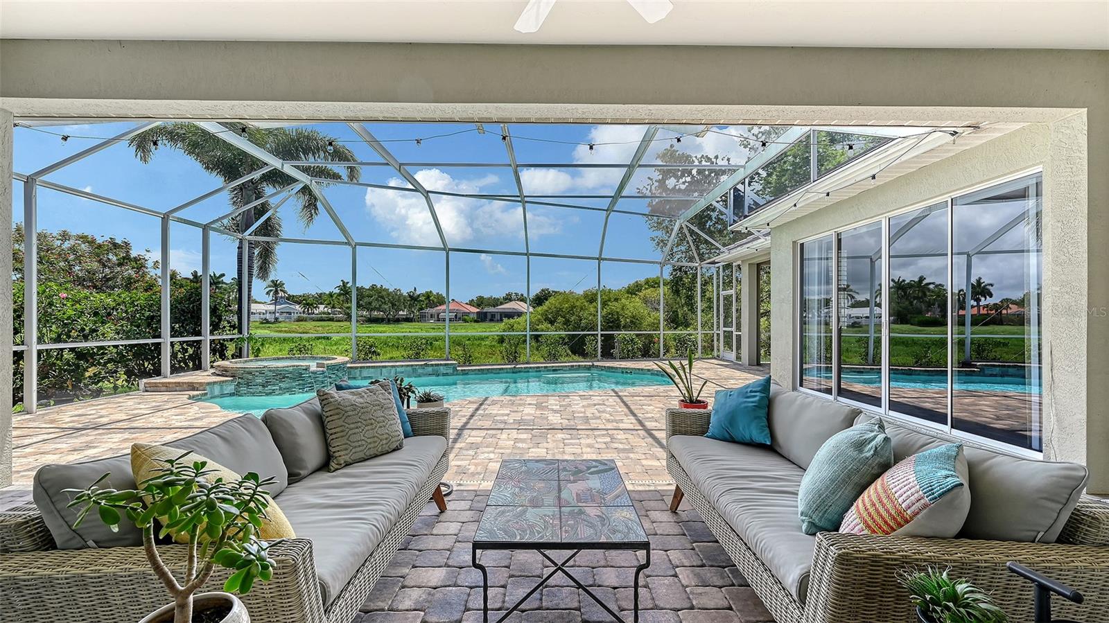 THE HAMPTONS - Residential