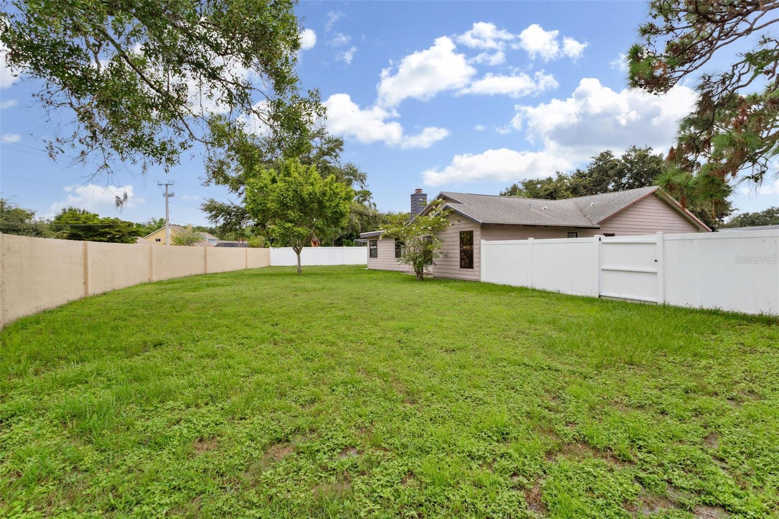 MANATEE OAKS - Residential