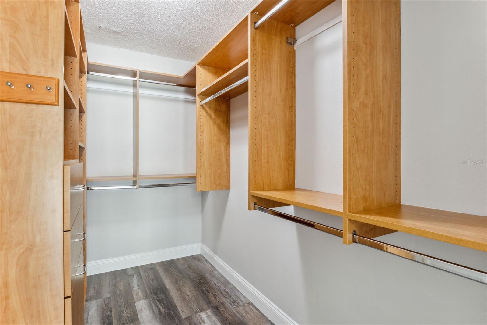 MANATEE OAKS - Residential