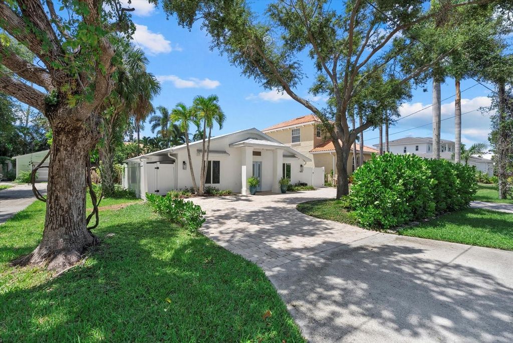 Photo of 1600 Kenilworth Street, Sarasota, FL 34231 (MLS # A4661230)