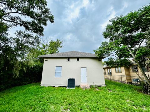 A home in WINTER HAVEN