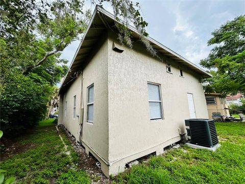 A home in WINTER HAVEN