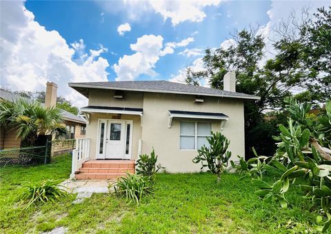 A home in WINTER HAVEN