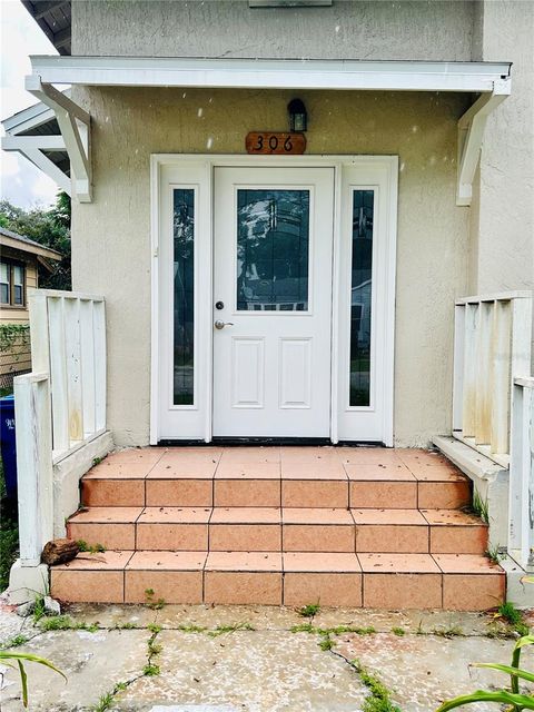 A home in WINTER HAVEN