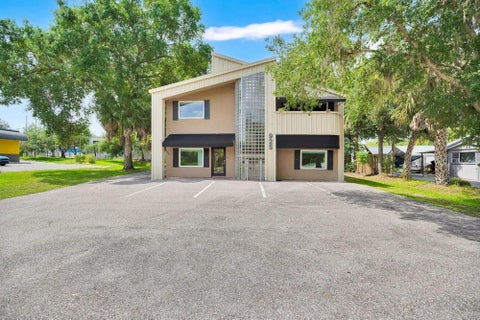 Photo of 925 W Sr 434, Winter Springs, FL 32708 (MLS # O6422120)