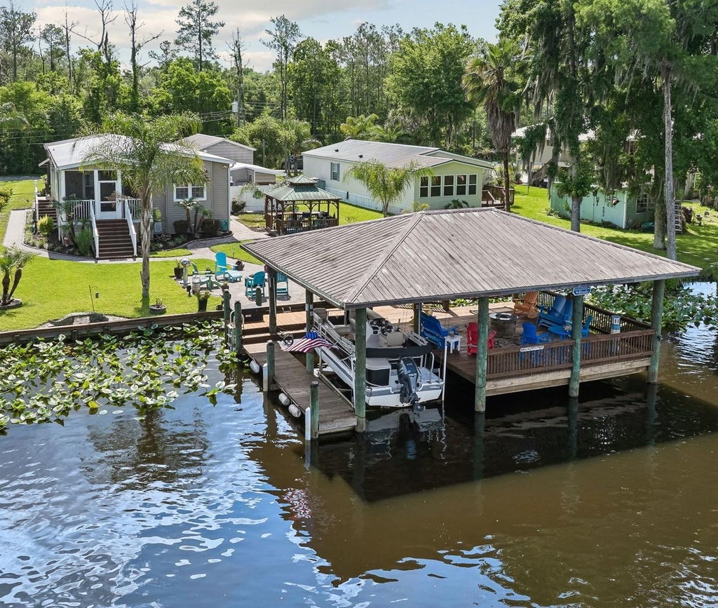 Photo of 329 Paradise Circle, Satsuma, FL 32189 (MLS # GC540449)