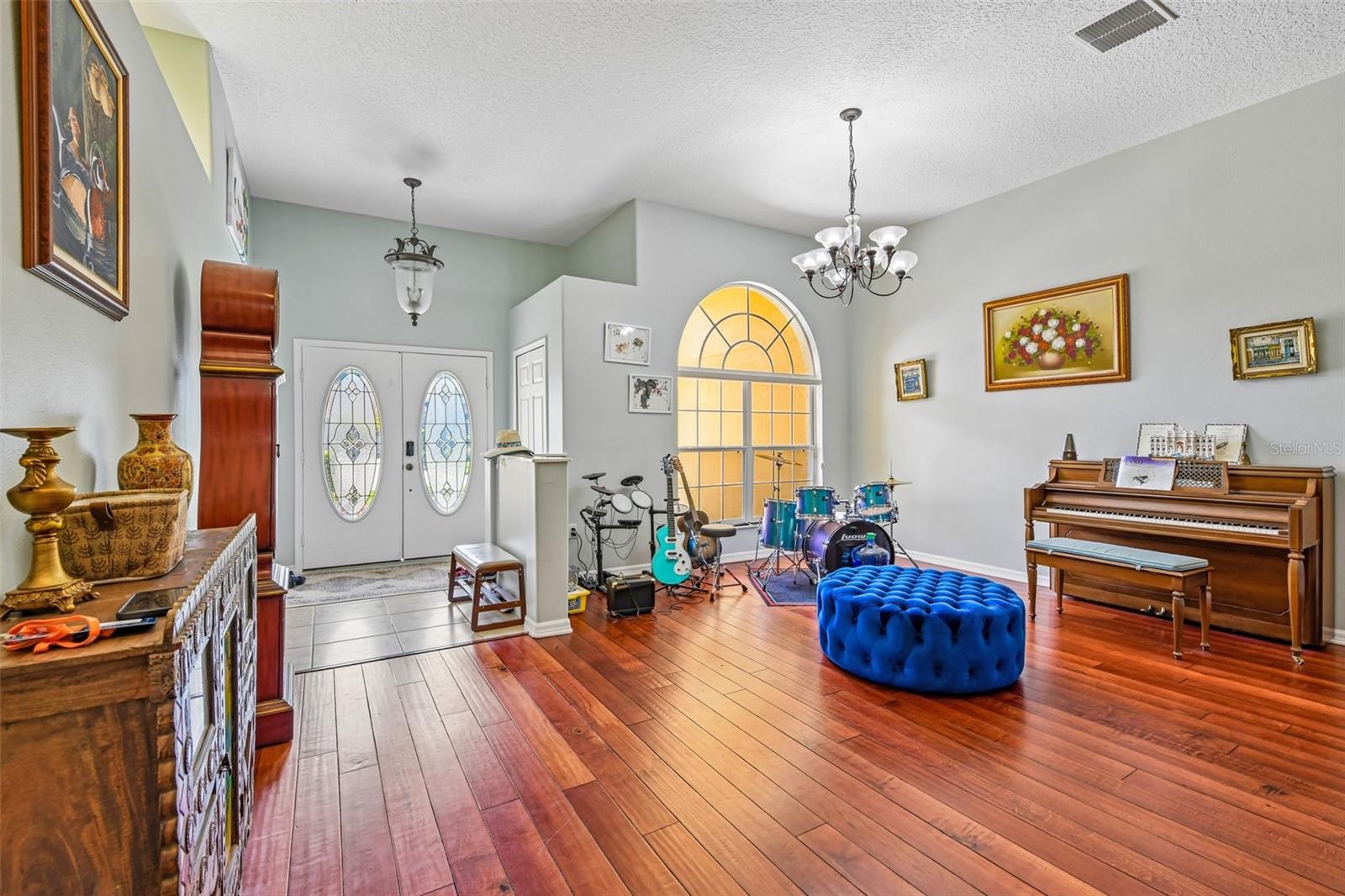 1344 TALL MAPLE LOOP