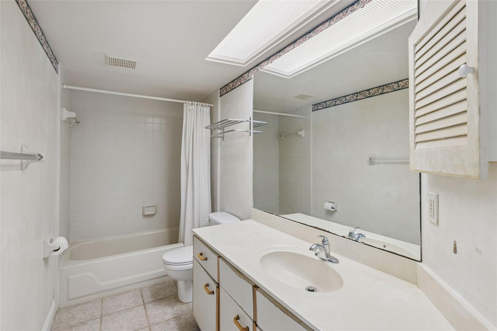 LAKESIDE AT SHADOWBAY - Residential Lease