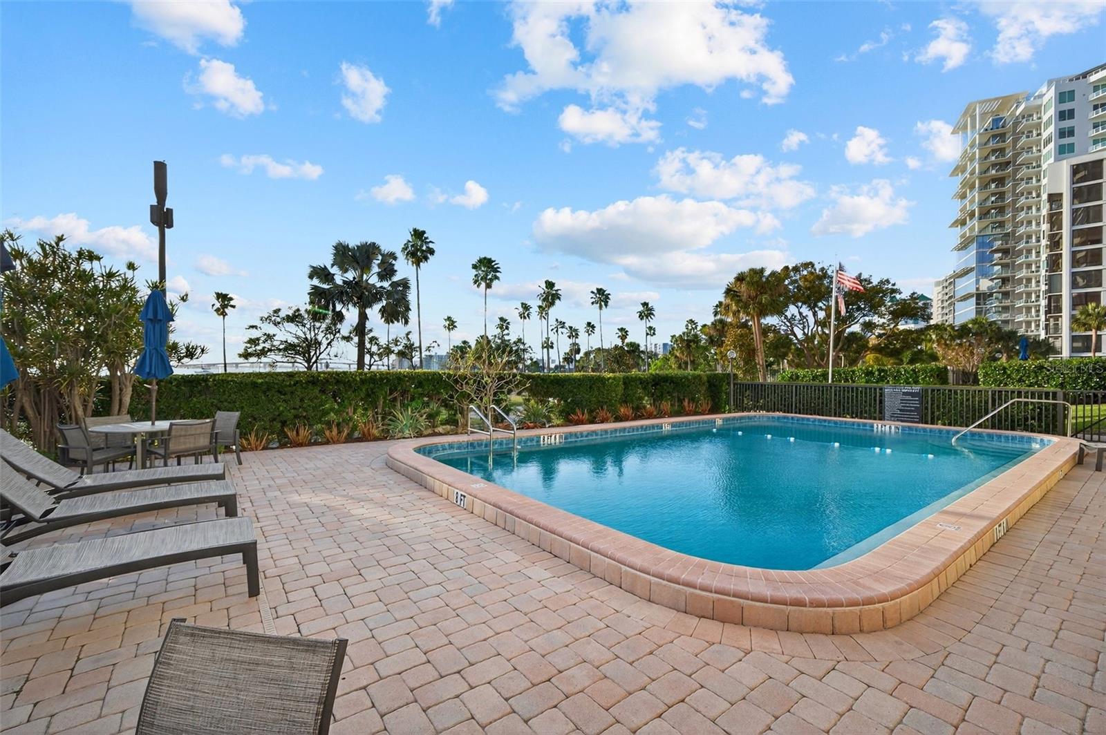 EMBASSY HOUSE - Residential