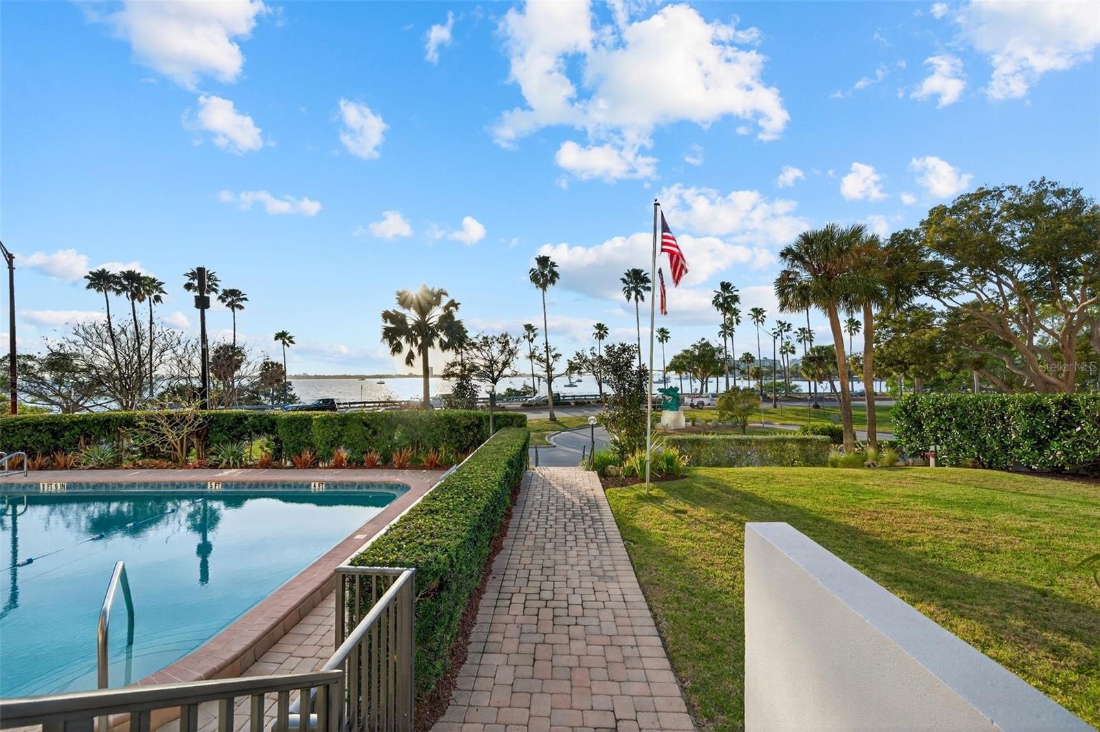 EMBASSY HOUSE - Residential