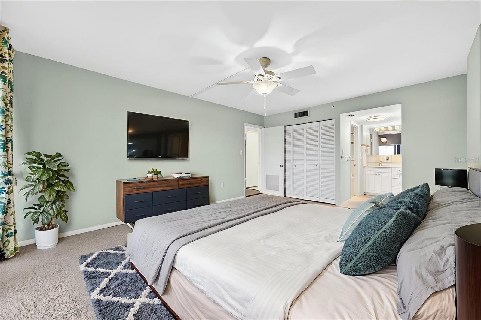 EMBASSY HOUSE - Residential