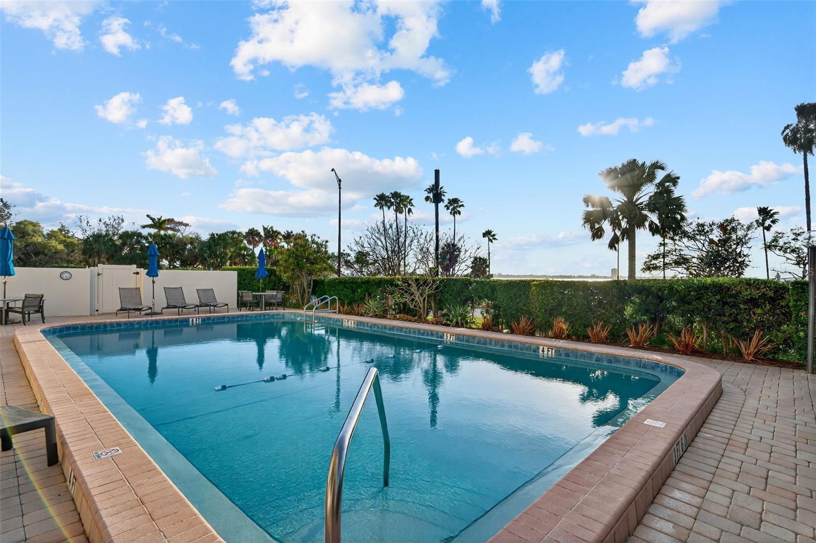 EMBASSY HOUSE - Residential