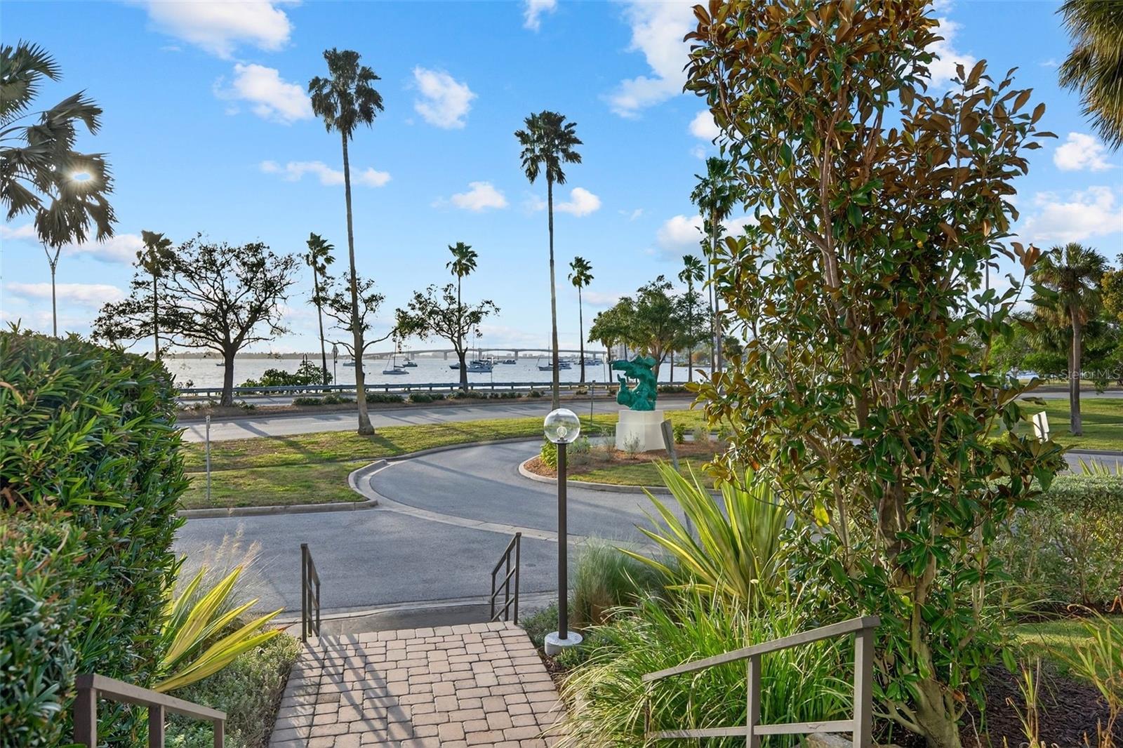 EMBASSY HOUSE - Residential