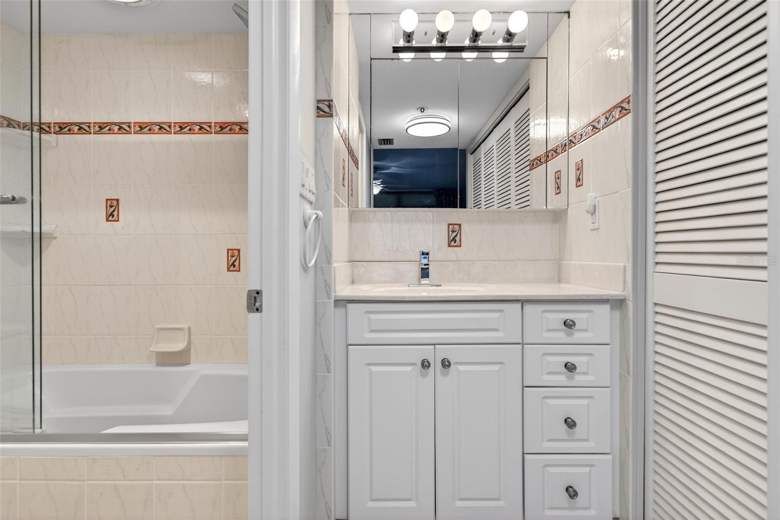 EMBASSY HOUSE - Residential