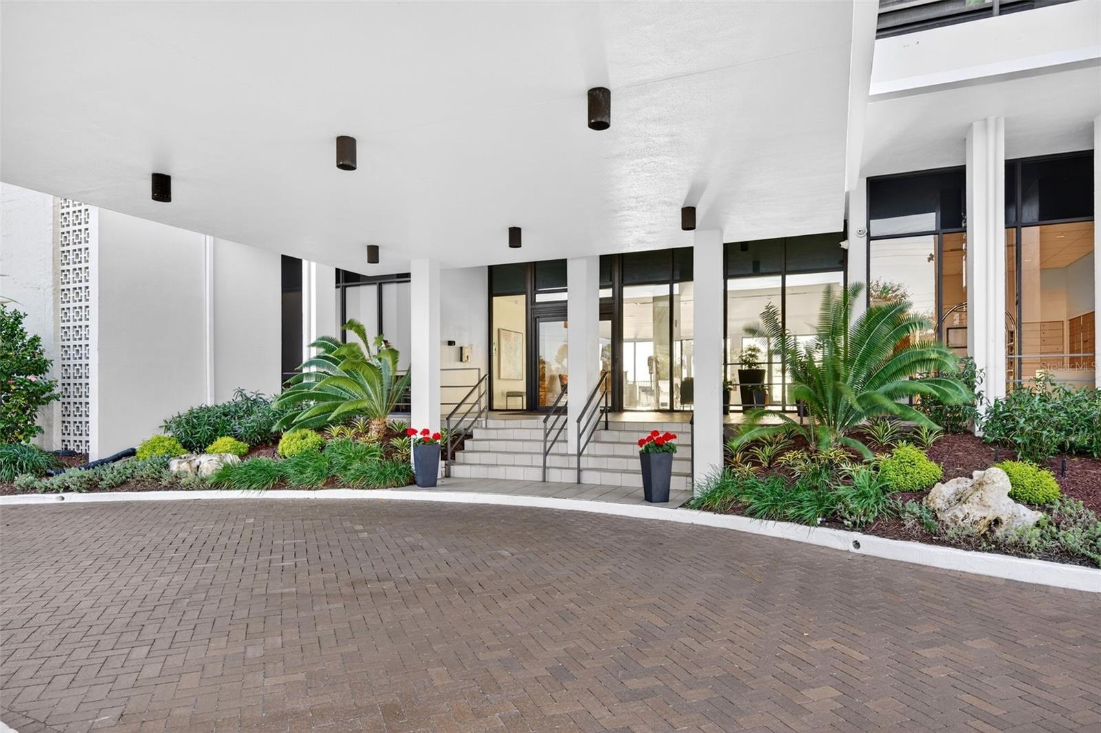 EMBASSY HOUSE - Residential