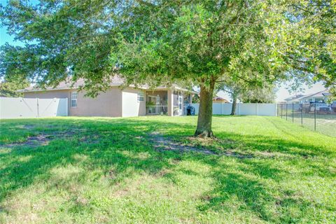 A home in AUBURNDALE