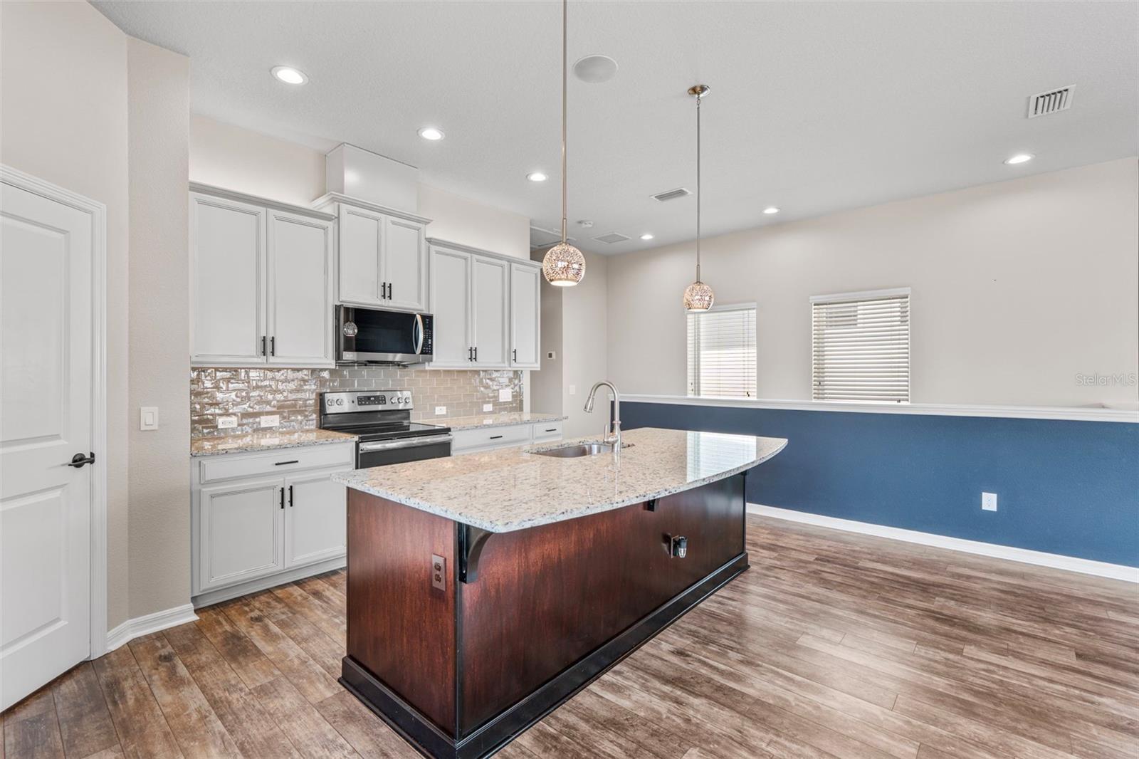 REAGAN POINTE - Residential
