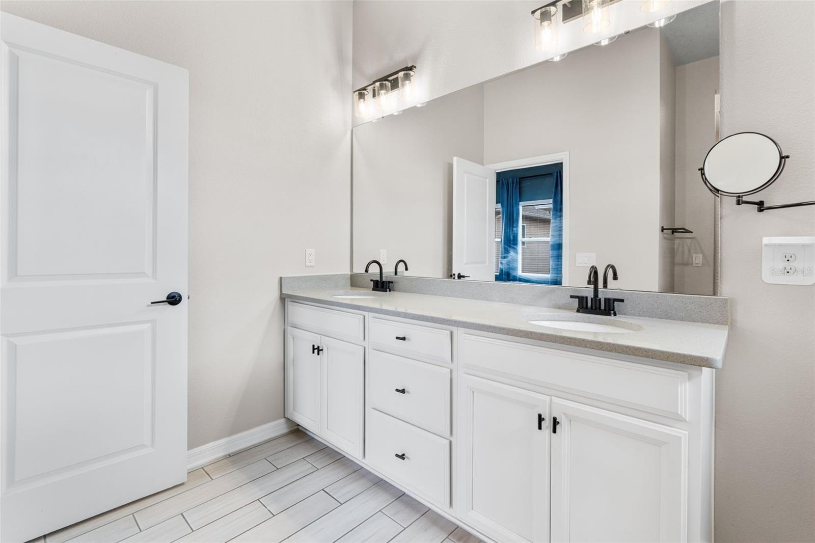 REAGAN POINTE - Residential
