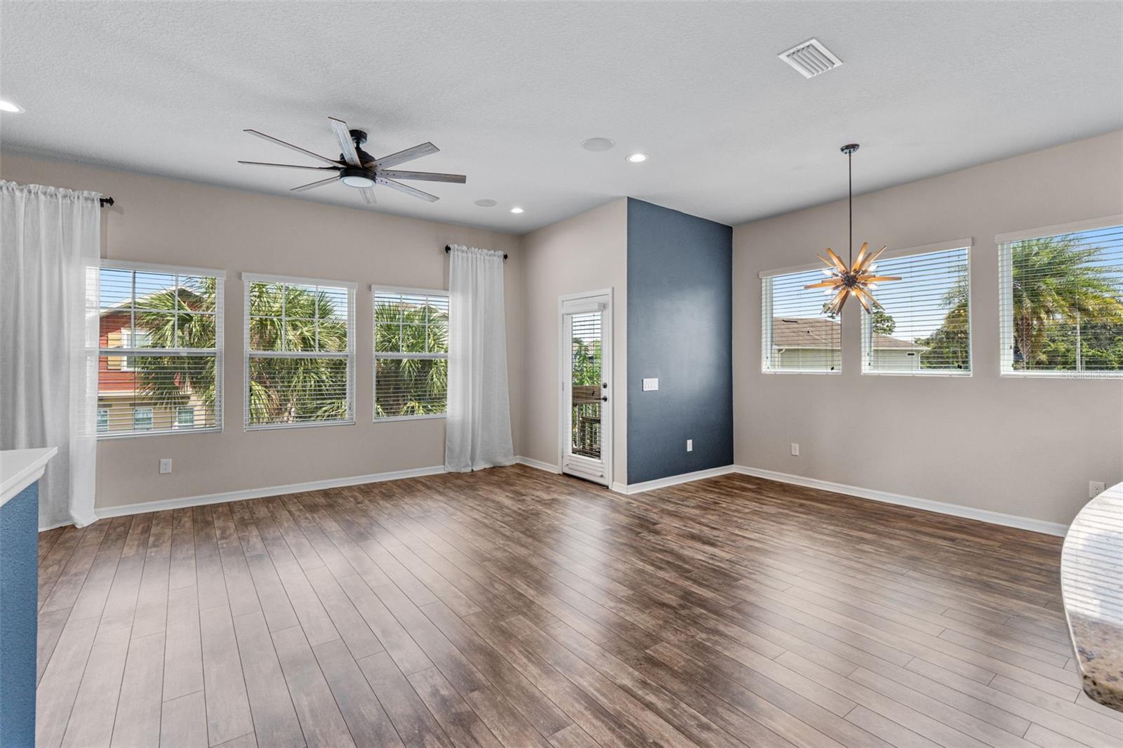 REAGAN POINTE - Residential