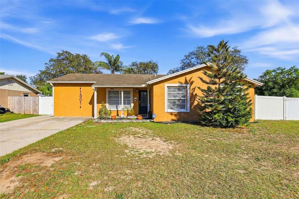 Photo of 1301 Vinemont Drive, Brandon, FL 33510 (MLS # TB8486502)