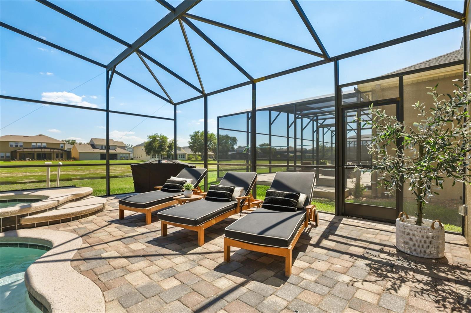 GRANDE PINES - Residential