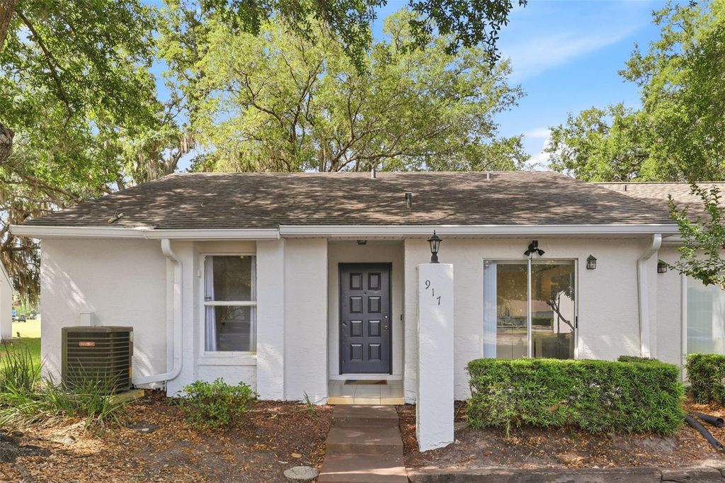 Photo of 917 Pebble Creek Circle, Orlando, FL 32824 (MLS # O6404048)