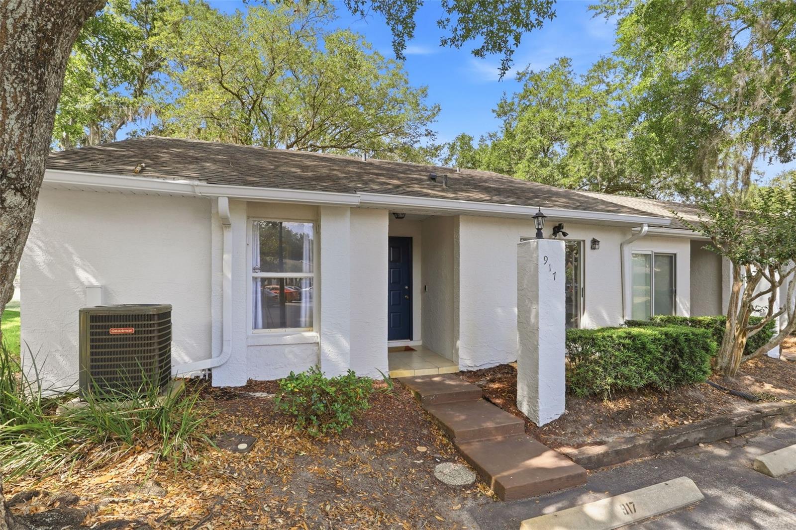 917 PEBBLE CREEK CIRCLE
