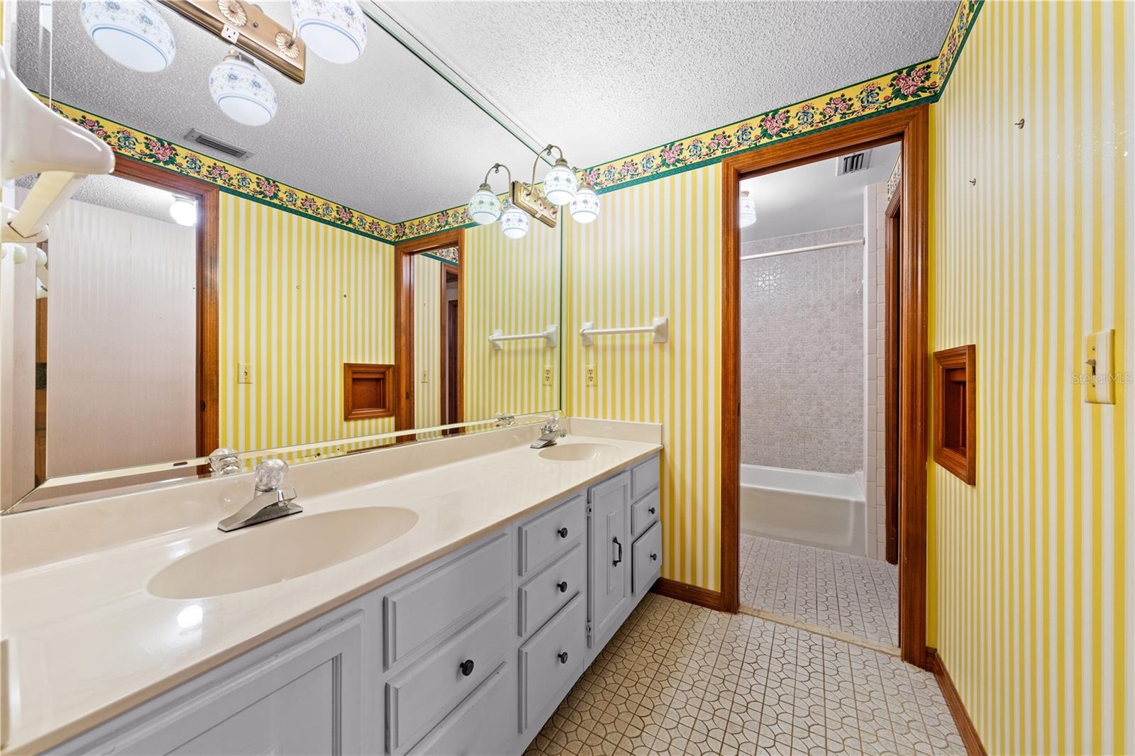 REGAL OAK SHORES UNIT 1 - Residential