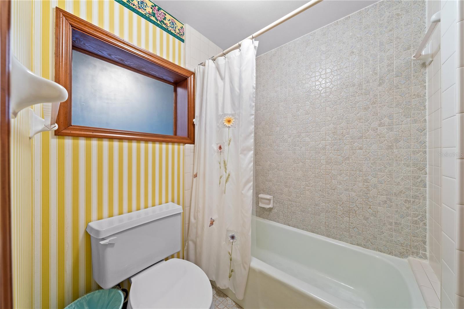 REGAL OAK SHORES UNIT 1 - Residential