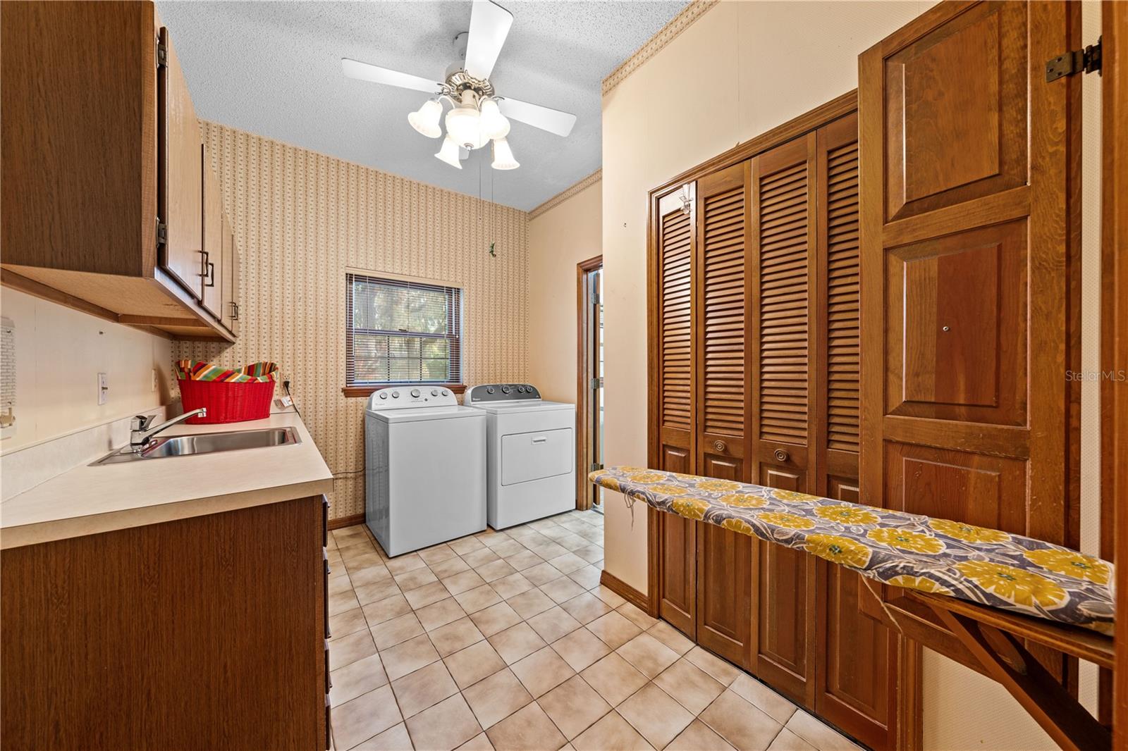 REGAL OAK SHORES UNIT 1 - Residential