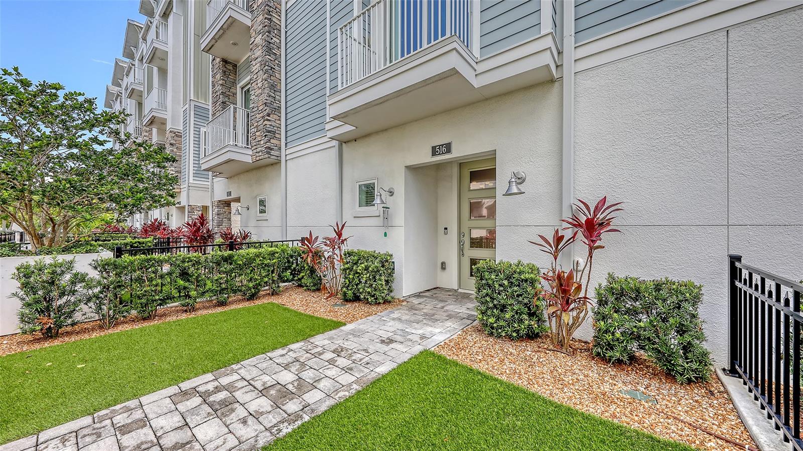 516 LAUREL PARK DRIVE