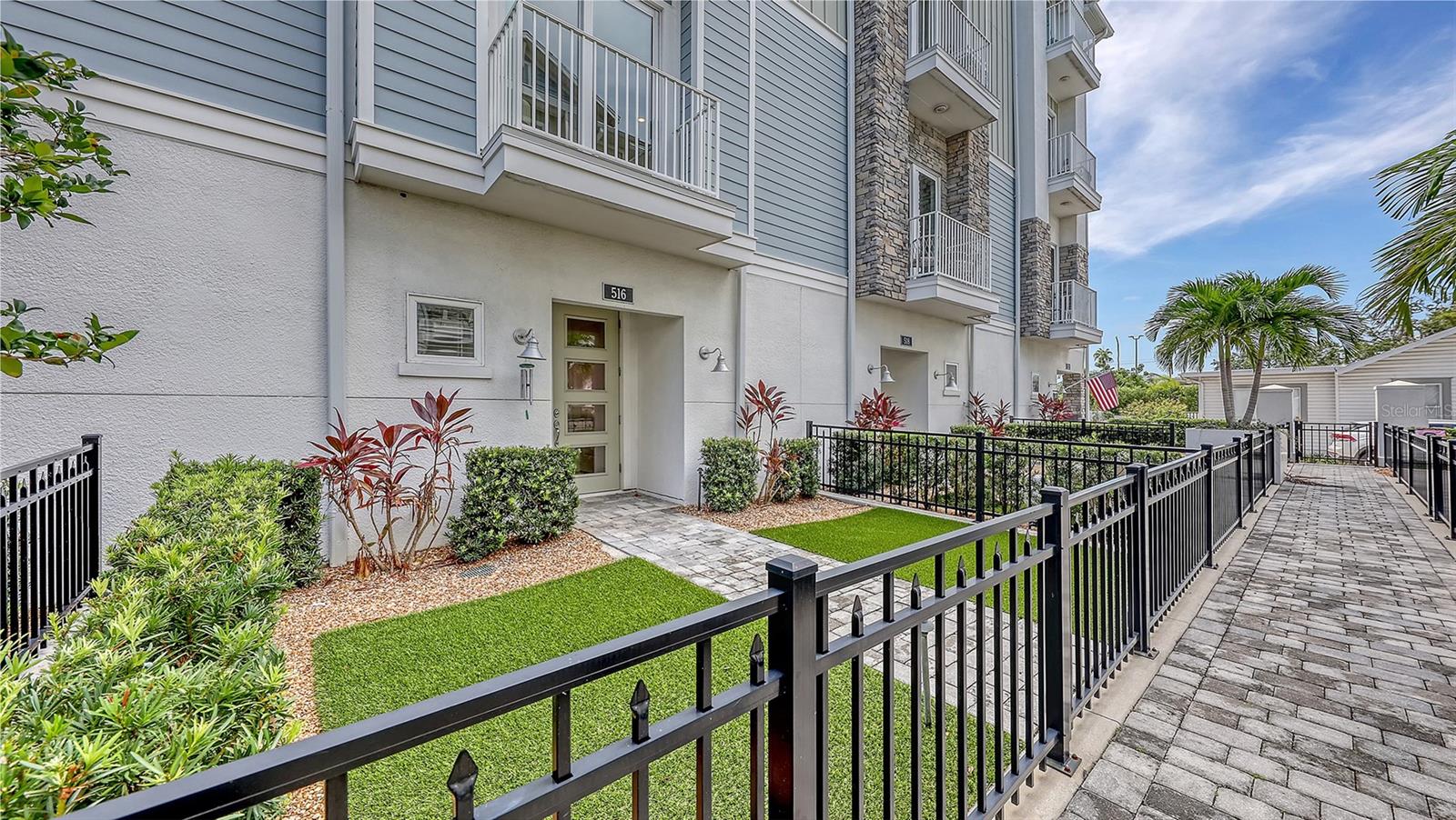 516 LAUREL PARK DRIVE