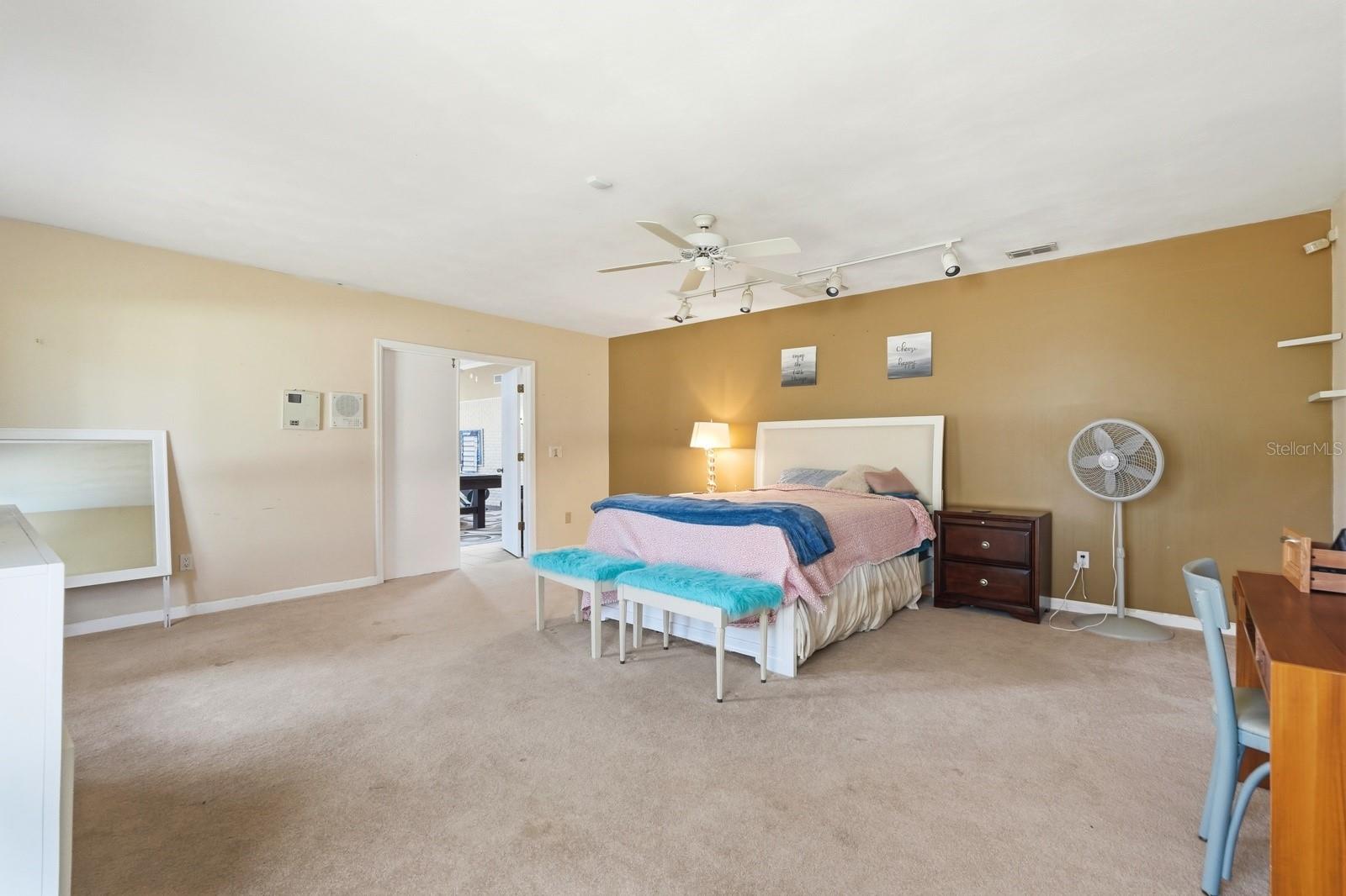 QUIET PLACE IN COUNTRY UNIT 01-04 - Residential