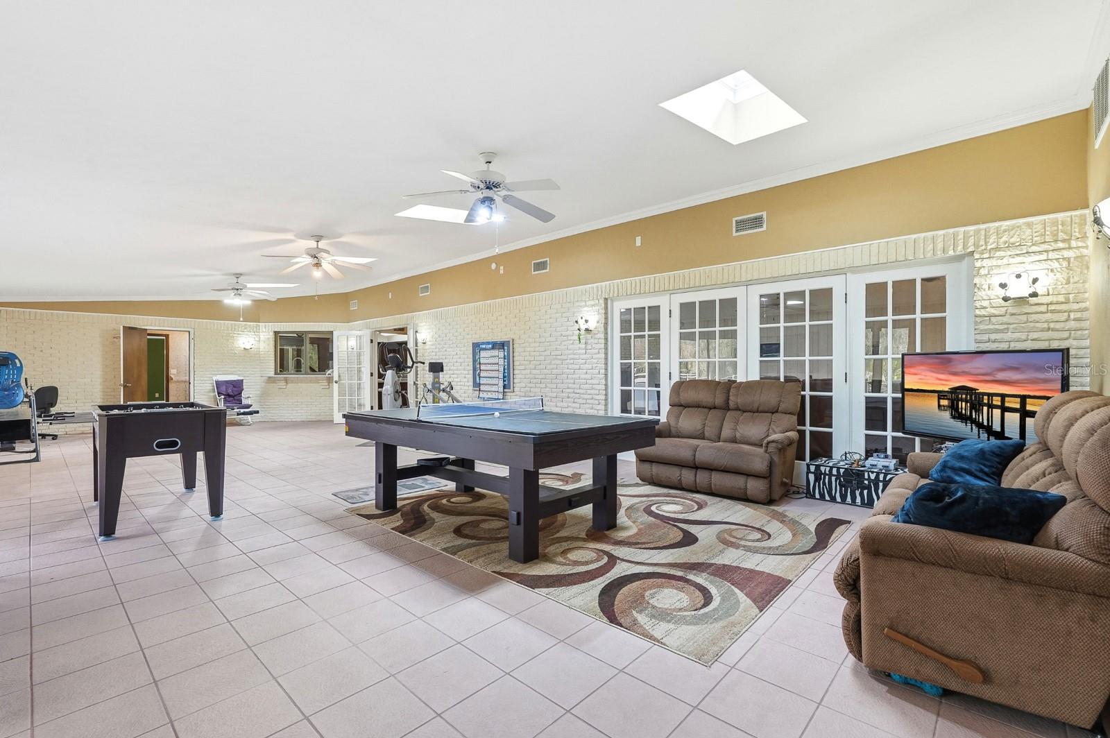 QUIET PLACE IN COUNTRY UNIT 01-04 - Residential