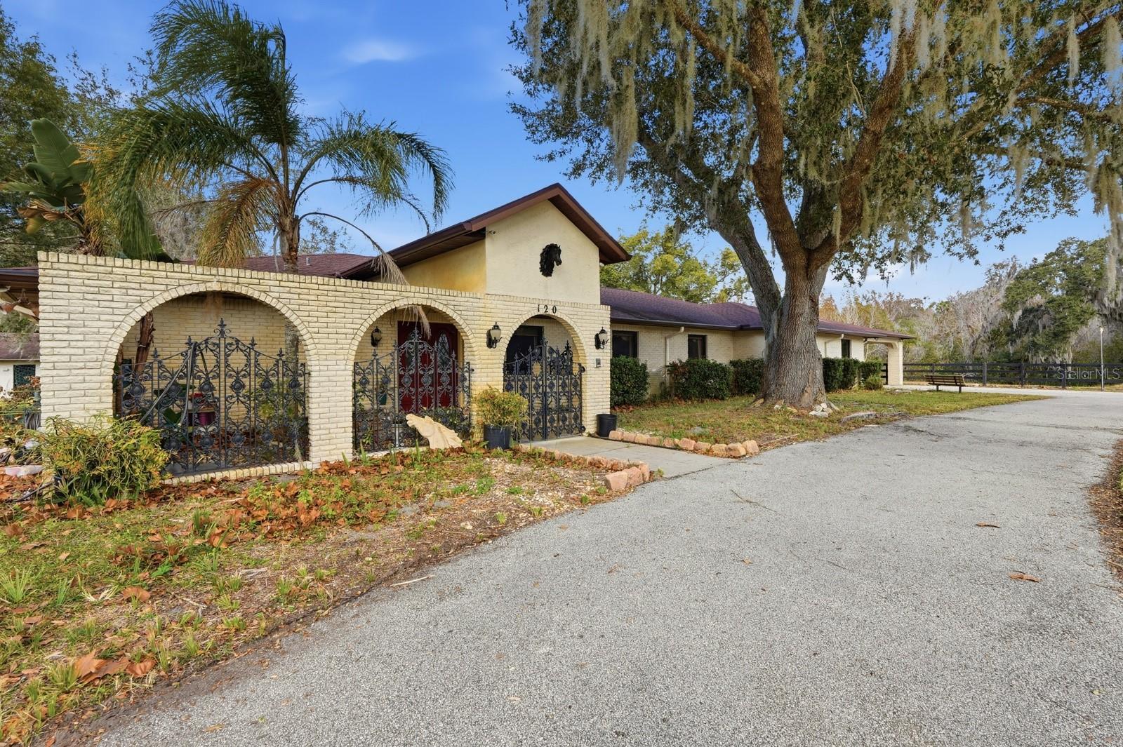 QUIET PLACE IN COUNTRY UNIT 01-04 - Residential