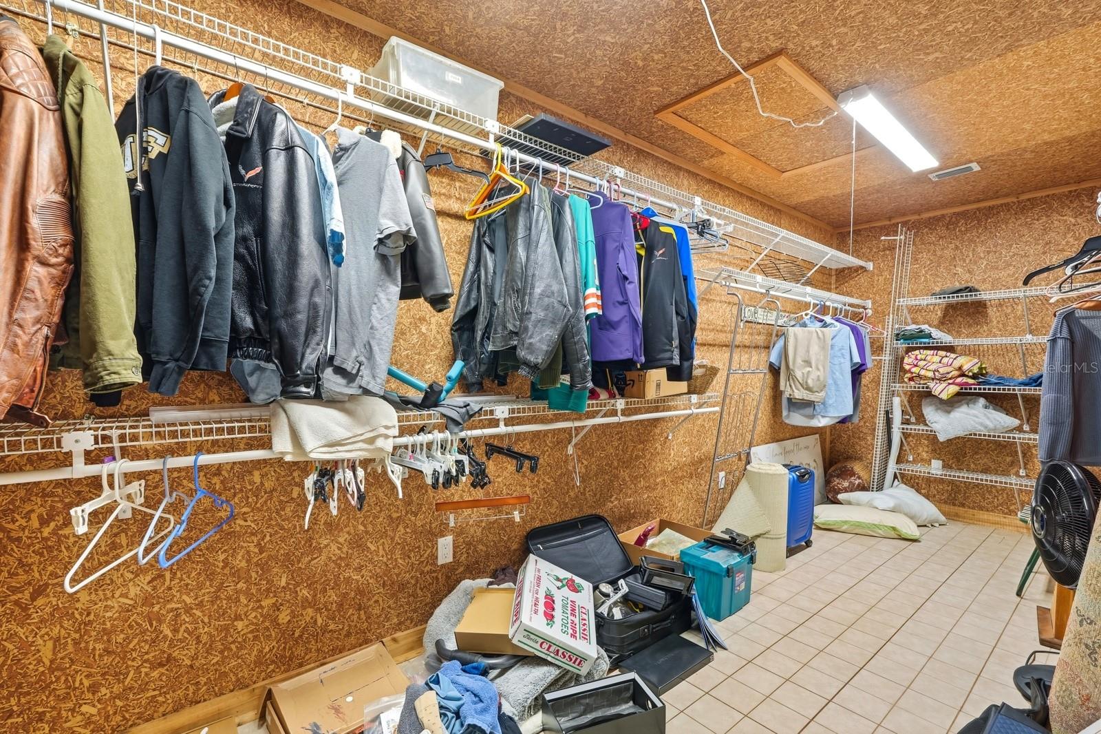 QUIET PLACE IN COUNTRY UNIT 01-04 - Residential