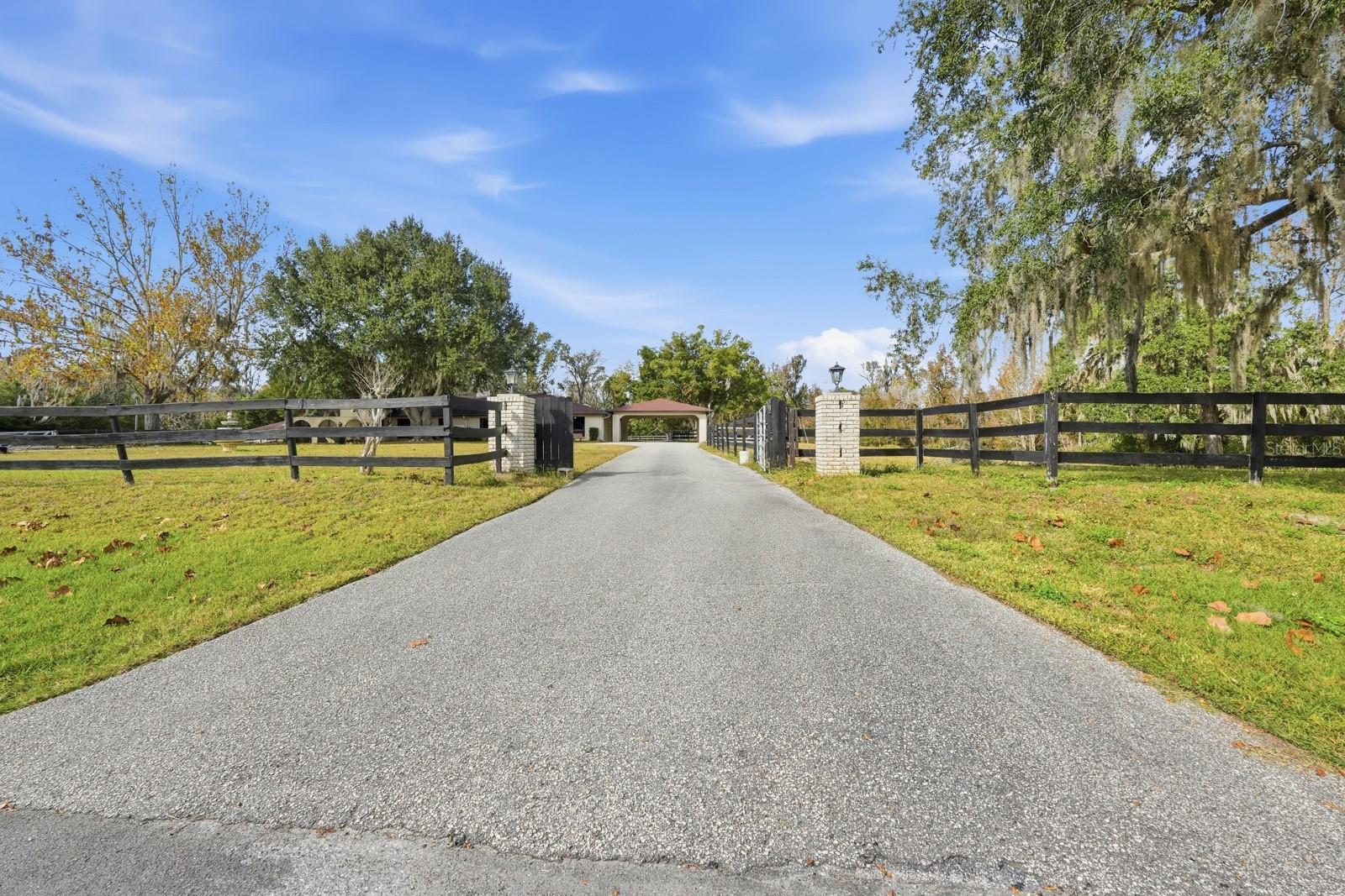 QUIET PLACE IN COUNTRY UNIT 01-04 - Residential