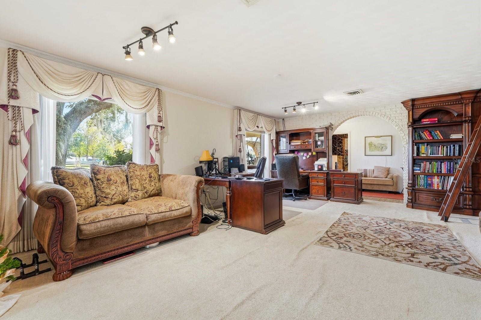 QUIET PLACE IN COUNTRY UNIT 01-04 - Residential