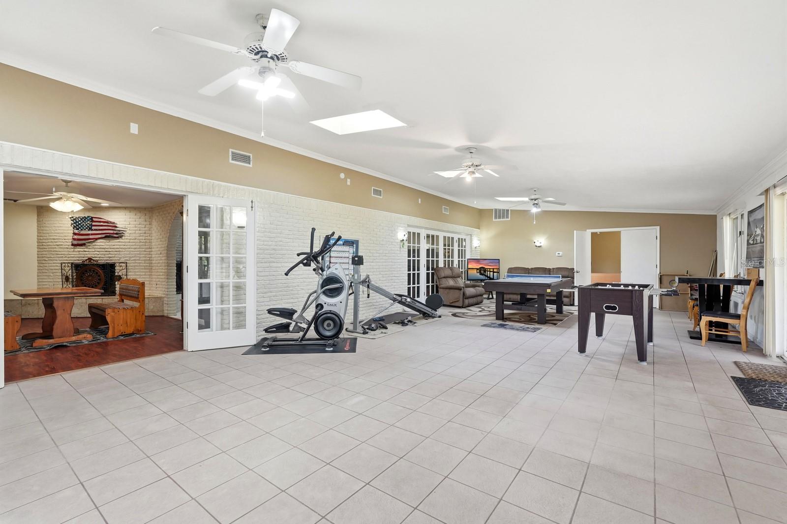 QUIET PLACE IN COUNTRY UNIT 01-04 - Residential