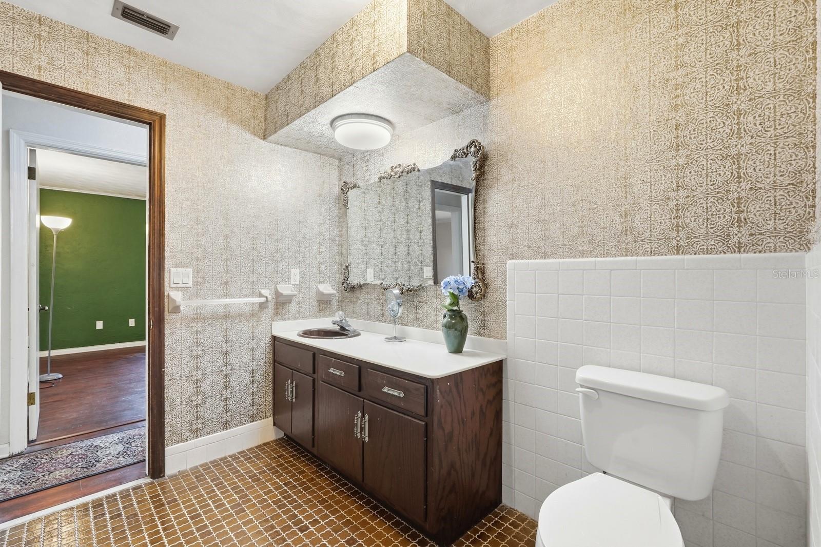 QUIET PLACE IN COUNTRY UNIT 01-04 - Residential