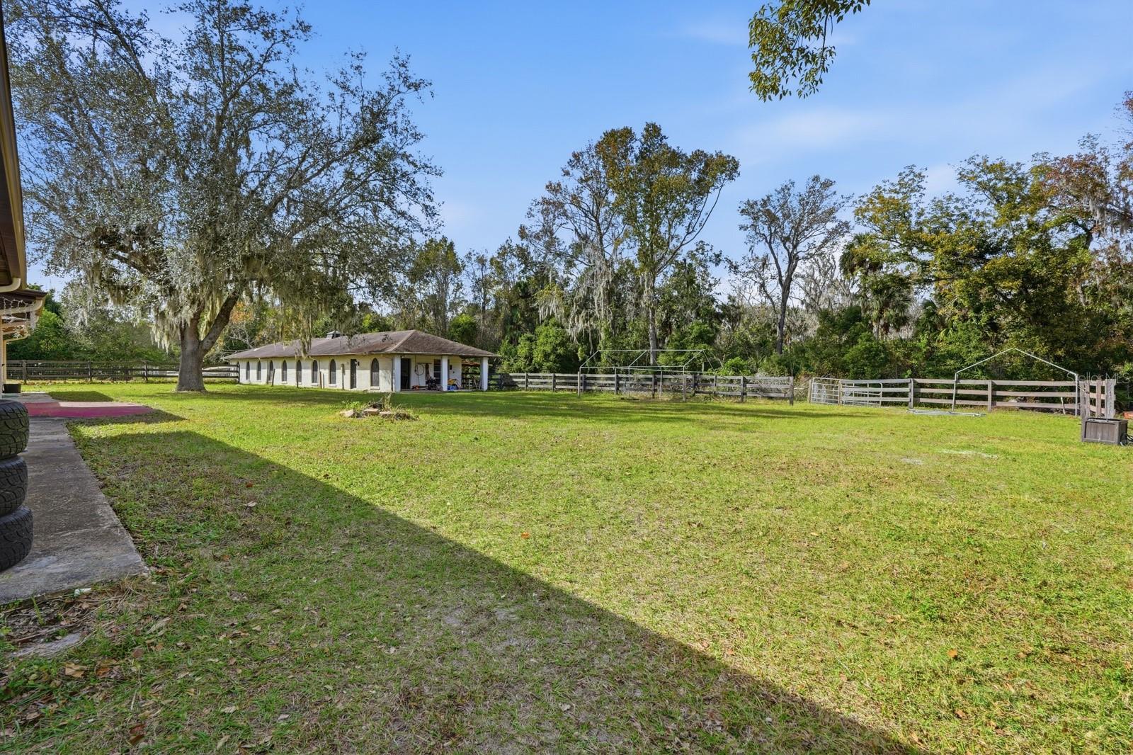 QUIET PLACE IN COUNTRY UNIT 01-04 - Residential