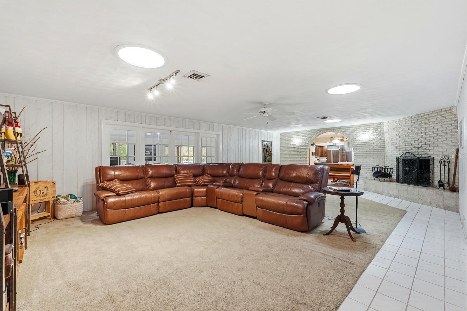 QUIET PLACE IN COUNTRY UNIT 01-04 - Residential